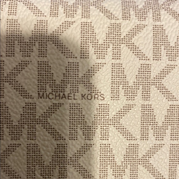 Michael Kors Cream Wristlet Wallet - Picture 5 of 13